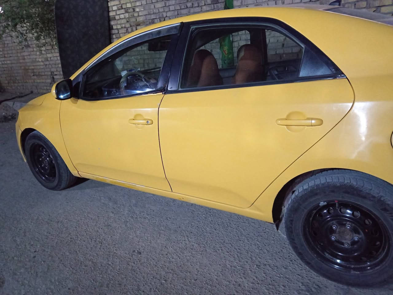 كيه سيراتو موديل ٢٠١٣ بسمي مصفره هيئة وغرامات مكفوله من الضربه والتبديل قطع مكينه ٦٠٠  السعر ٨٠ بيها مجال بسيط /مكلف بنشرها رقم الهاتف *********** متوفر وتساب تصال
