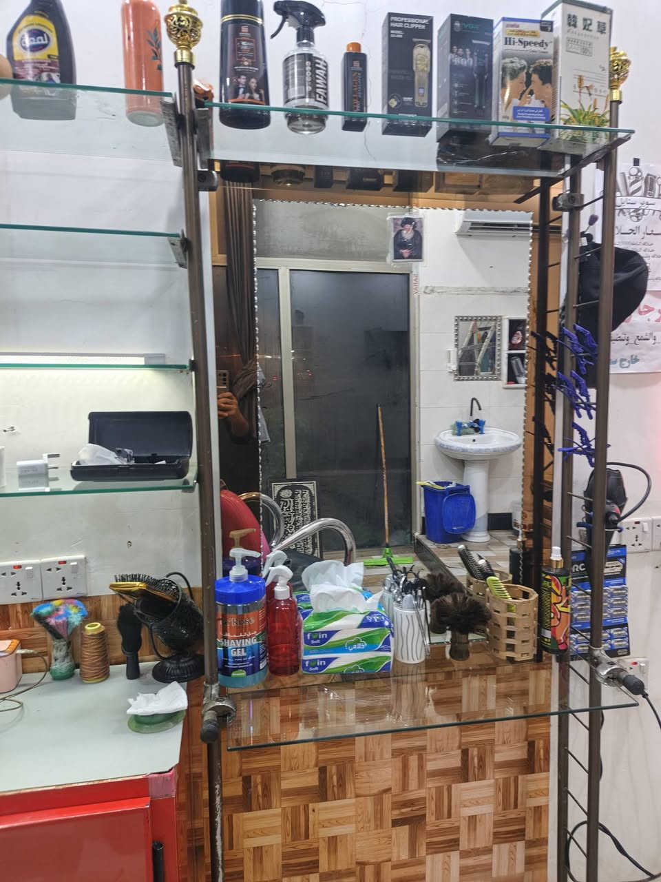 مرايه عدد ٢ ورفوف جام عدد ٦ وميز المنيوم للبيع ستفسار ***********
