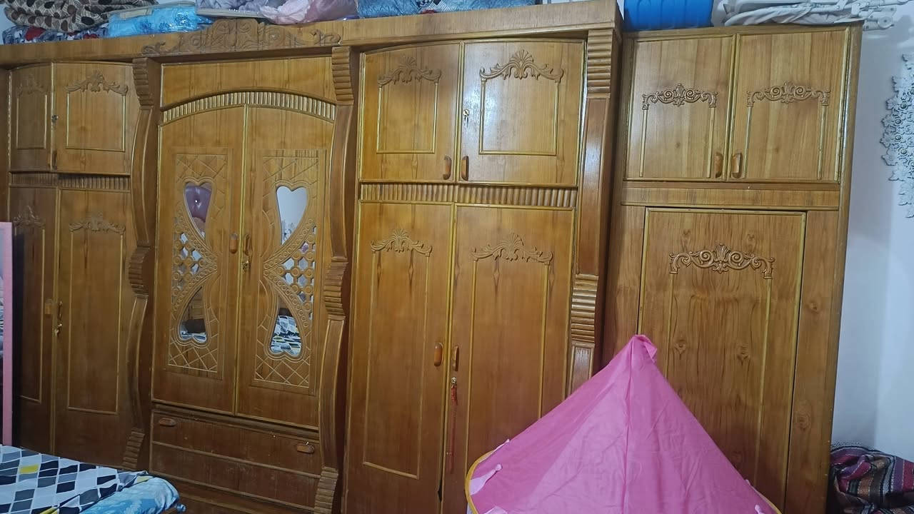 غرفه اخشاب نضيفه وضخمه جدا
جربايه وتاج
ميز مرايه
زاويه
كنتور طابقين
رايدها 900 وبيها مجال للشراي حله حي العسكري
مراسله الحساب او الاتصال والرقم بي واتساب
***********
