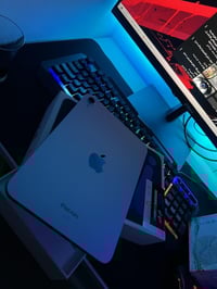 باد مني7 جديد  مع ضمان   بطاريه 99‎%‎ مشحون 115 مره   ملحقات كامله  شا...