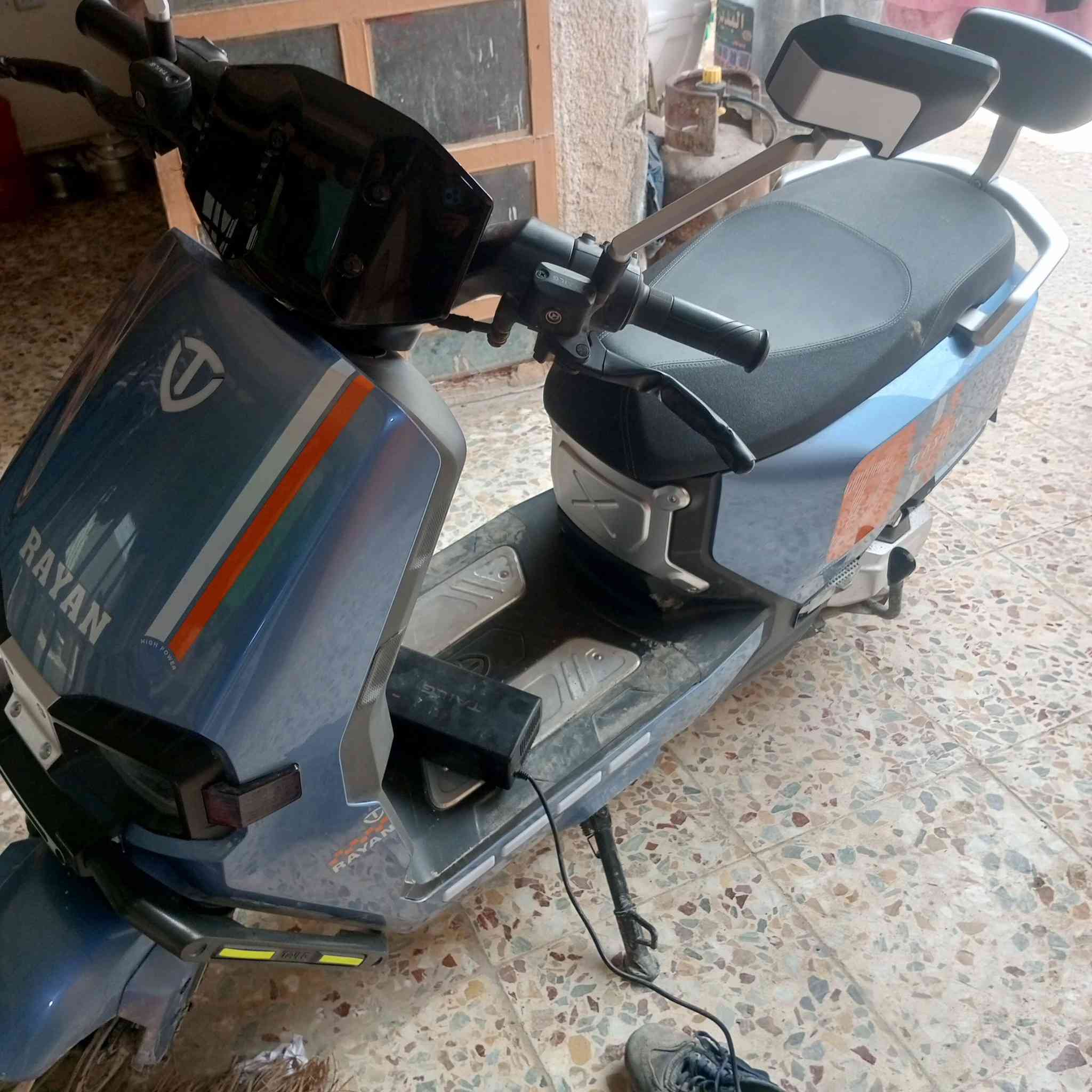 سلام عليكم دراجه شحن لبيع دراجه ريان 6 باتريات ونضيفه صارلي شهرين من اخذتهه صارت علية بمليون وستمية بل اقصاد اريد ابيعهه سعر الدراجه 950 قفل الي يريد يتواصل ***********
