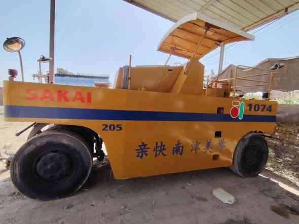 حادله مطاطيه ساكيا موديل 1991
رقم دهوك انشائيه مكينه 6 شغاله جهازه من كلشي كهربائيات  كامله بس يحتالجلهن ربط ماكو كل نقص بيها تايرات كله جديد السعر 115 قفل قفل بدون عمله ‭0783 852 2668‬
