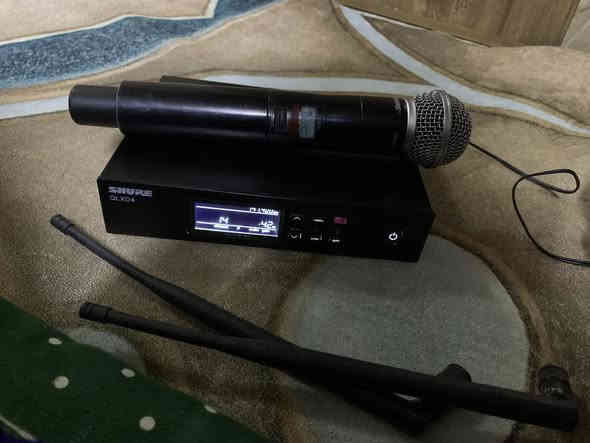 السلام عليكم مايك 🎤 كما موضح بالصور للبيع المايك لعبو بي وما ربط بعد  السعر 60 الف قفل وكله شغال ما أبي شي العنوان مدينة الصدر نهايت الورفلي ***********
