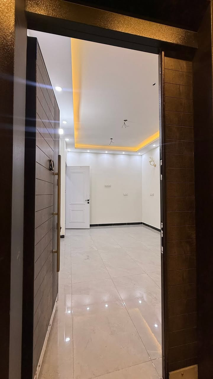 دار للبيع المساحه ١٠٠ متر بناء حديث
يحتوي على استقبال - مطبخ- ٤ غرف نوم- خدمات عدد ٢،
سقف على جبسم بورد  بالاضافه الى الابواب تركيا ، واجهة بورسلين - الارضيه بورسلين ٦٠*١٢٠ طابو سكني ،زيرو غير مسكون
بغداد - دوره- الاسكان
للاستفسار  ***********
