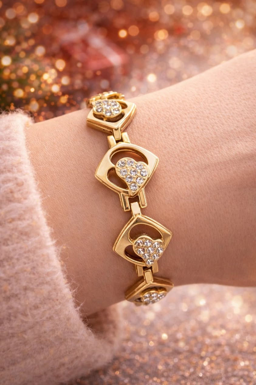 ساعة وسوار 
روعة طلاء ثابت ضد الماء جوده ممتازة 
لون المينا ذهبي وابيض 

متوفر كميات جملة ومفرد 

***********
