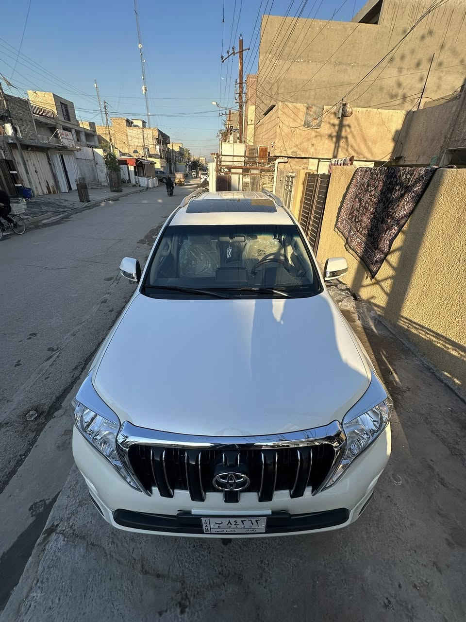 برادو موديل 2012 محدثه امامي 2017 لغرض الجماليه غراضها القديمه كلها موجوده الدعاميه والشباك ولمازدات كويتي شرط ( اخت الزيرو ) بعدهه بوضع الشركه 
السياره جديده لوك شرط كلهه شركه بعدهه بوضع الزيرو جديد 
المواصفات فول ١/١ كويتي معروف الساير  السبير والعده مامستخدمات زيرو جديد بشكل مكفوله من الصبغ والبارد ومن كلشي حته مكفوله حته البلاستك كفاله محرك كير صدر تخم تاير بعده كله جديد  ونعومته خير من الله ماشيه 90 الف وعل فحص الموصفات كويتي فول 
فتحه سلايت 
بصمه 
١٠ايرباك 
دبل  تانكي 
هوك خلفي 
مري شفط وترحيب
فول تحكم استيرن 
كروز سرعه 
داخل صاج ملكي 
دركه صاج 
كشنات جلد 
وال ٧ راكب بعده مامفتوح 
سبير معلك 
محرك 6 سلندر 4000
دفع رباعي 4x4 
7 راكب 
السياره جديده وبل عافيه عل ياخذهه 
مكان السياره بغداد  
رقم بغداد  

رقمي ***********
