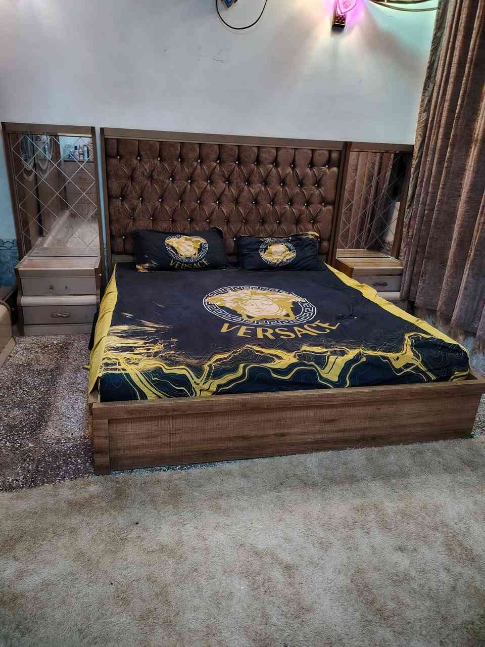 السلام عليكم غرفه تركيه للبيع ضخمه ٨ قطع السعر ٤٥٠ وبيه مجال رقم مبايل ***********
