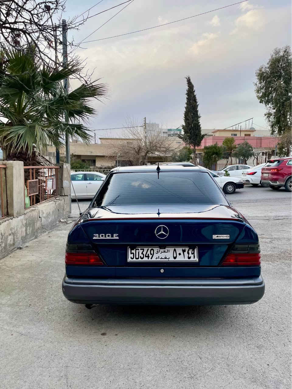 سەرەتا بەناوی خواگەورەو مهرەبان
تاقانەی هەموو عیراق mercedes benz E 300
بۆفرۆشتن مودیلی 1990کامل کامل کراوە بە 1995سەیارەکە نموونەیەلەجوانی کامل مواسەفاتە کوشن جڵد و سڵایت و چوار جام کارەبای و شاشەو کامێرای پێشو دواوە قفڵ مەرکەزی 
کامل بۆیاخە لەسەر ساخی بیدەعموو و لیدراو هیچینەیە✅
مەکینەی vvit3000لەسەرە تەبردە✅
ئاڕمی پلاستیکی سڵێمانی بەشەرتی غرامەو بەناوکردن و هەمووشتیک ✅
ئاڕم و ژنگەو ڕێگاو بانی تازەیە✅
هەموو گیانی سەیارەکە بەشەرتە عبوو عاری نیە زانیاریەکان هەموویان نوسراون ئەگەر موشتەری نیت تێل مەکە سەری منیش و خۆش مەئشێنە سەیارەکەی هی مەعرەز نیە هی ماڵی خۆمانە ئەی فرۆشین شوێن سلیمانی*********** السليمانية, العراق
