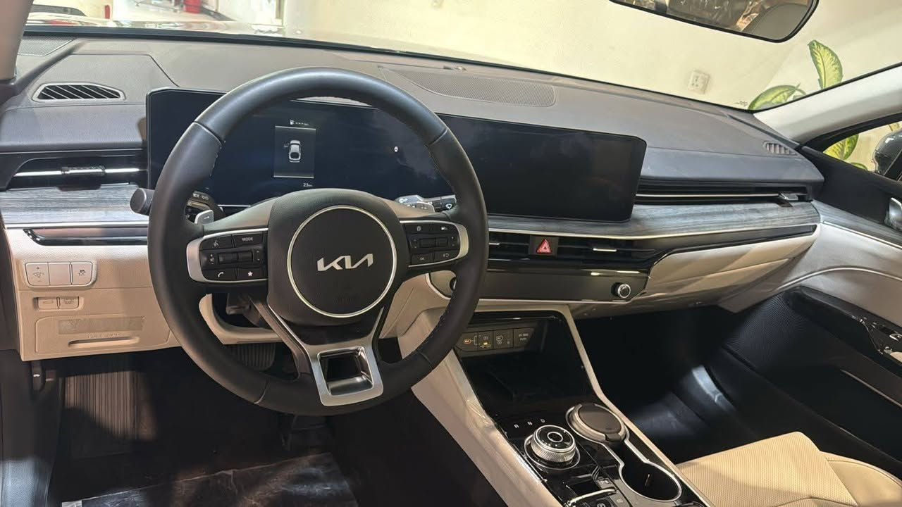 السلام عليكم 
بابل / الهاشميه
كيا K5 2024  هايبرد 
خليجي محرك 2000 ماشيه 40 فول مواصفات نظام قيادة 3  ناقل حركة ماوس كشنات جلد كهربائيه كشن السائق اوتو  تبريد قطعتين 8 سرعة تحكم ستيرن كامل شاشه لمس مع شاشة رقميه للعدادات كامره خلفيه 3 وضعيات حساسات جميع الاتجاهات اشاير بالمري ونظام شفط اوتو بصمة تشغيل عن بعد  بانوراما فول الفول مكفولة  السعر 225$ رقم الهاتف ***********
