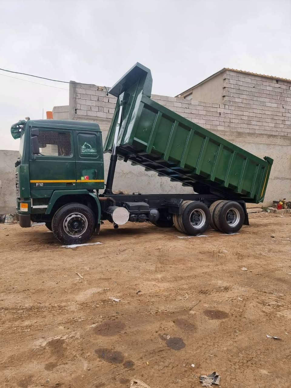 سلام عليكم فالفو اف ١٢ للبيع موديل ٩١ مجموعه النكي كير ٣/٣ مكينه ١٢١ سياره مكفوله وجاهزه للعمل اتصال عالى الرقم ***********
