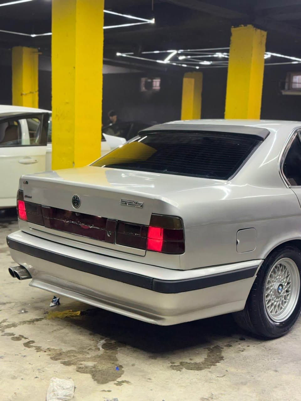 سەرەتا بەنوای خوای گەورە BMW مۆدێل ١٩٩١ ئاڕم پلاستیک ئاڕم و ئەوەلیات بەشەرت ٥٢٠ گێڕ عادی دوجام کارەبایی تەبرید سارد و گەرم بەشەرت لە جێوە ئیشی پێ بکە سەیارەکە تازە کورە کراوە یەک جەمپی پێشەوە لای سەکنی هەیە تەقەو ڕەقە هەموو گیانی بەشەرت 

*********** كويسينجاك, أربيل
