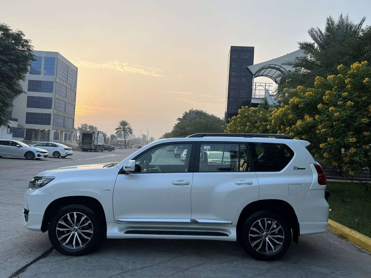 السلام عليكم 
 بعد التحية والاحترام

برادو 2022  TXS خليجي ضمان ساز 

6 سلندر  4000  سياره كفاله عامه  لاصبغ ولا تبديل ولا شخوط  ولا بارد  ولا حالوب ولا دبل كود حتى الدعاميات كير مكينه  كله بشرط 
الموصفات 

سلايت 
بصمه
شاحن واير لس
كشنات جلد اصلي بلادي قرميدي 
كشنات اثنين كهرباء
مطفئه اماميه 
تشغيل عن بعد
ترحيب 
اناره هالوجين 
فور ويل 
دبل تانكي
اضوية ليزرية بالدوسه
مر ي شفط 
3 قطع تبريد
هوك
ثلاجه 
بخاخ لايت 
وباقي الموصفات المعروفه 
ماشيه 45  الف   حقيقي شرط الفحص  

كتلوكاتها وكاعياتها وبصماتها كلها وياها 
رقم اربيل بأسمي 

السعر 438وبيها   مجال بسيط 

مكانها بغداد العامريه 

***********
