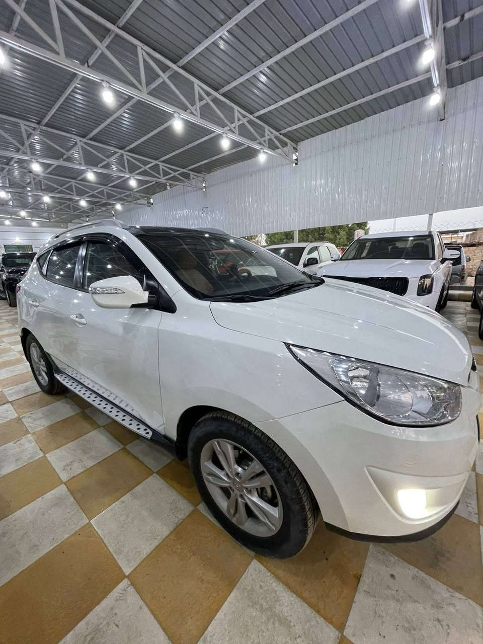 توسان ٢٠١١ خليجي 
كفاله عامة رقم قادسيه 
فول مواصفات 
كير مكينه حداديه كله جديد 
السياره جديده كلش وجاهزه من كلشي 
للاستفسار يرجى الاتصال على الارقام 
***********
***********
