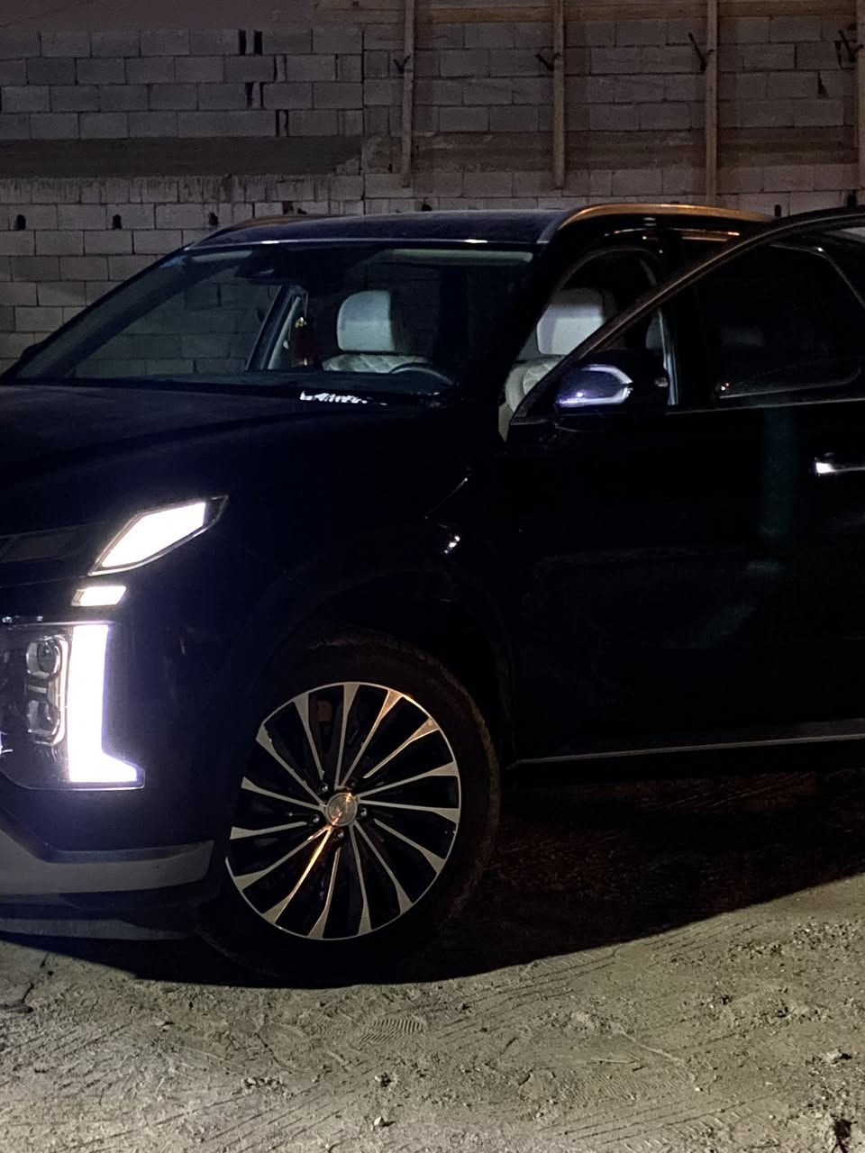 هونداي باليسايد 2021 شكل 2023فول 1/1 :ـ
1 - اللون /اسود  
2 - العداد 50 الف كيلو وليس ميل
3 - الرقم / بصرة خصوصي الرقم الجديد  
5- المحرك   v6    3.8 
6- بصمة تشغيل + بصمة ابواب 
8-  فتحة سقف عدد 2 (بانوراما)
9- سماعات هارمن كاردن عدد 16
10- رادار امامي عدد 3 
رادار خلفي عدد 2 
11- حساسات امامي عدد 4  
حساسات خلفي عدد 4
12-  كامرات عدد 5  360 درجة 
13- كشنات امامي خزن ميموري 
14-  جميع كشنات كهربائي تدفئة وتبريد
15- كشنات جلد  
17- بردات جانبية
18- تبريد مركزي امامي + خلفي منفصل التحكم
19-تحكم ستيرن + شفتات
20- تدفئة ستيرن 
21- مرايا هيتر + تعتيم 
22- صندوق كهربائي شفط + اربع وضعيات فتح صندوق
23 - وضعيات قيادة (4)
24- ويل كب حجم  20 
25- اوتو هولد + نقطة عمياء 
26- سايد بريك بصمة + مثبت سرعة
27- شحن لاسلكي 
28 - إشارات بالمرايا  + إشارات جانبيه
29 - اوتو بريك 
30 - تحديد مسار
31 -شاشة ديجتال كبيرة
32 -تشغيل عن بعد
 34 -
35 - نظام مانع انزلاق 
36 - نظام نزول منحدرات 
37 -كشنات Vip منفصل 
38- جميع ايرباكات سليمه 100/100

هواي مواصفات بالسياره مامذكورة الضربة مالتها خفيفه كلش مجرد طعجة مو حادث قوي ومبدل القطعه ، السيارة لمتد كالكرافي اعلى فئة بالبليسايد, السنويه باسمي تحويل ثاني يوم سنوية جديده 2030  عنواني البصرة 
للاستفسار ***********
