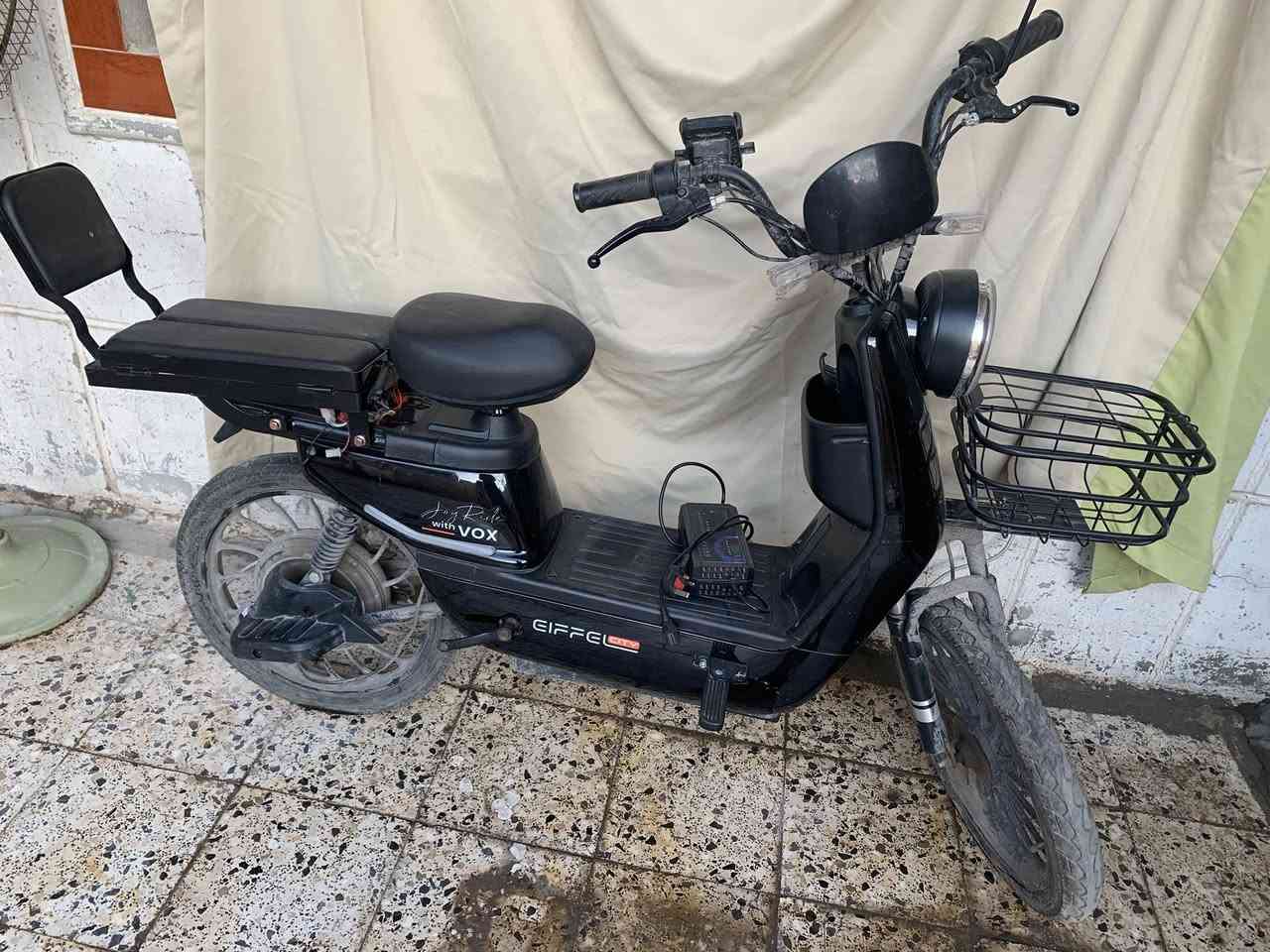 @الجميع
دراجه شحن للبيع

بعدها جديده استخدام شهرين اي شي ممبدل بيها 

السعر700وبي مجال

العنوان بغداد حي لجهاد 

للستفسار ***********
