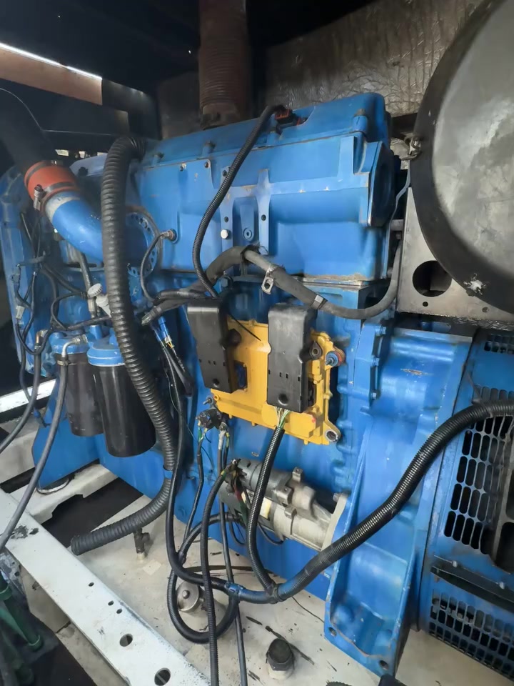 سلام وعليكم بيركز 2300 للبيع كاتم
مكينه سايس ١٠ 

راس تولد ٤٤٠ 

مكينه خير من الله 

على الحمل ابيع 

مكاني كوت 

للستفسار اتصل 

***********
