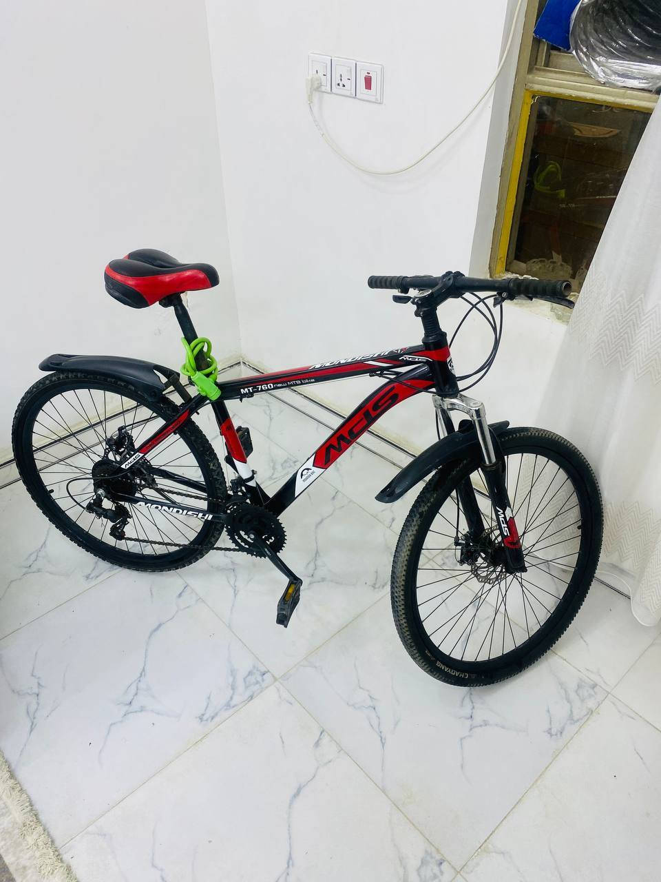 السلام عليكم
بايسكل جبلي رياضي للبيع الحجم وصط نظيف جدا السعر ١٠٠ بي مجال *********** @إشارة
