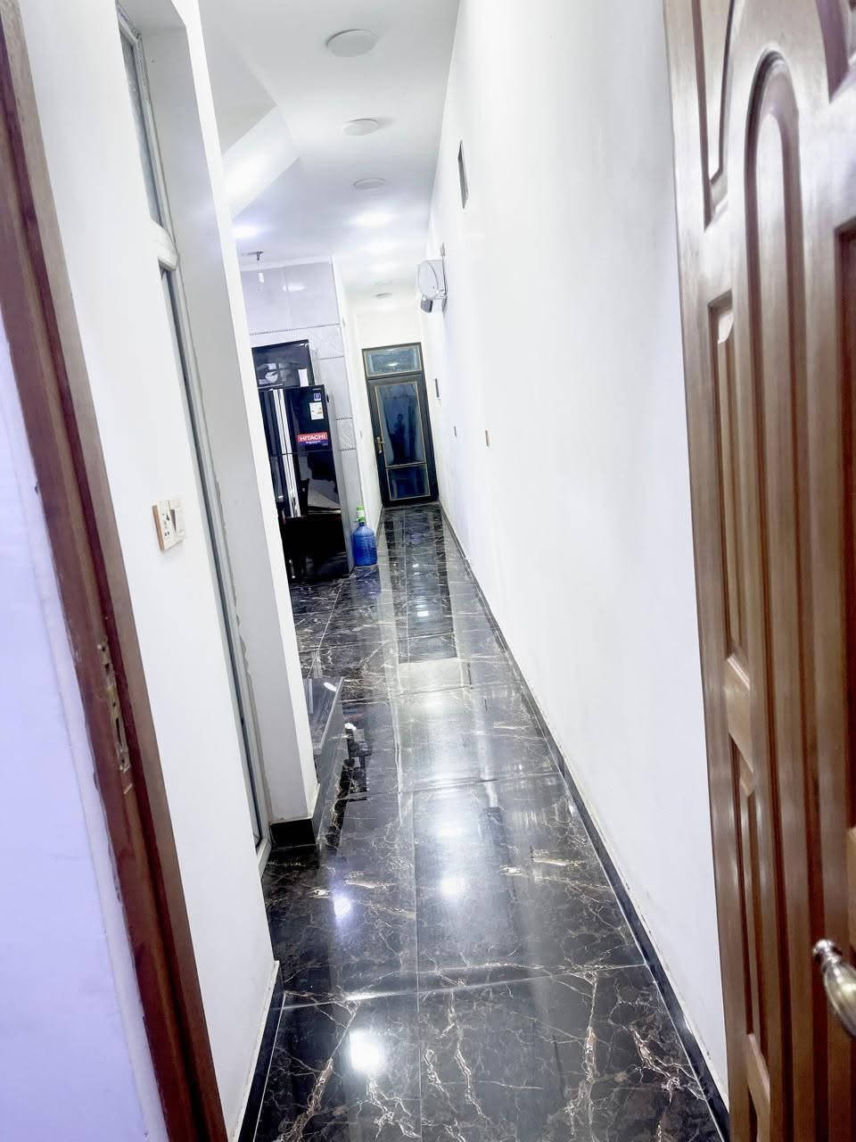 السلام عليكم
بيت للبيع طابو صرف سكني ١٠٠ متر في البلديات حي التراث الطابو بناء جديد درجة اولى كله دكتات وبواري سبالت وغاز دفن الطابق الارضي عبارة عن صالة ومطبخ وصحن الدرج وغرفة نوم وحمام ومنور والطابق الثاني معزول بدرج خارجي ومؤجر والطابق الثالث بيتونة وسطح
وساحبين قرض اسكان عليه الي حاب يشتري ويتحول القرض عليه يتنقص من السعر الكلي ٥٠ مليون ويدفع باقي سعر البيت واذا كاش بدون قرض سعر البيت ١٨٥
للتفاصيل اكثر
***********
