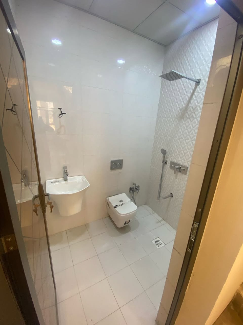 دار للايجار مساحه 110م يتكون 5 غرف نوم 3حمام وصاله مدخلين واجه 7 بناء حديث محله 710 للاستفسار الاتصال ***********
مكتب الربيعي للعقار والمقاولات
