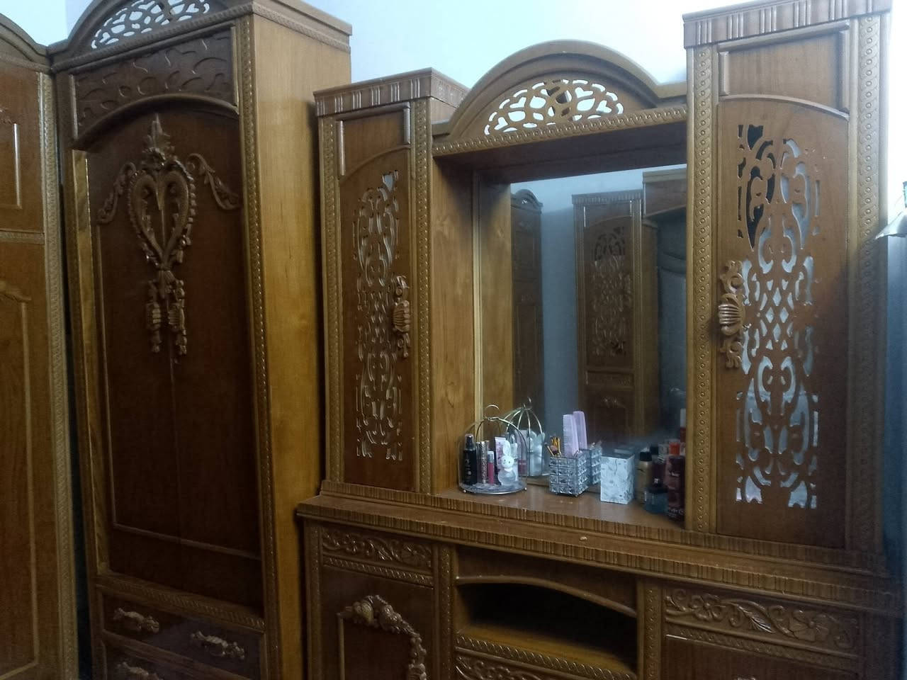 للبيع السعر مليون وبي مجال المكان الايمن
رقم الهاتف ***********
