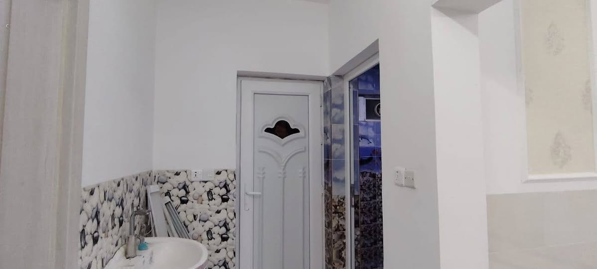 المساحة الدار 200 متر واجه 10 نزال 20
التفاصيل الدار طابق واحد 2 غرف نوم وصاله ستقبال مطبخ حار وبارد 2 مجموعات صحيات كراج سياره حديقه بيت شغل جناي موقع مميز شارع الدار 12م بضهر شارع 60 خدمات كله يمك
اللاستفسار اتصال على رقم*********** ☎️
