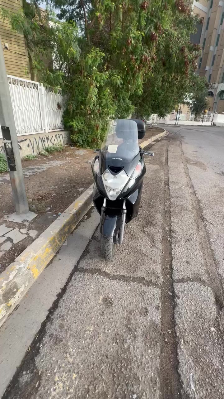 السلام عليكم 
سلفر 400 للبيع 
 الدراجه خير من الله 
تجي وتفصح بيه نواقص قليل بل فيديو شوفهن 
السعر 13 وبيه مجال 
اتصال *********** 
وتساب ***********
