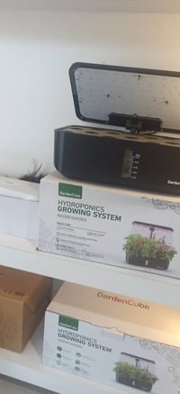 للبيع • مفروشات • حديقة