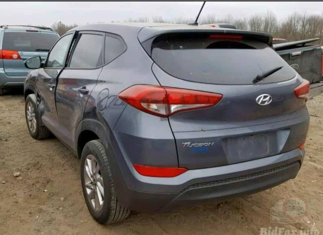 للبيع سيارة توسان ٢٠١٧ رقم كربلاء بأسمي وارد امريكي وصور حادثها الي بامريكا كلش بسيط موجودات من ضمن الصور ماشية ٧٠ الف محرك ٢٠٠٠ السيارة حاليا كامله مكمله
السعر ١٧٠$
للتواصل واتساب ***********
