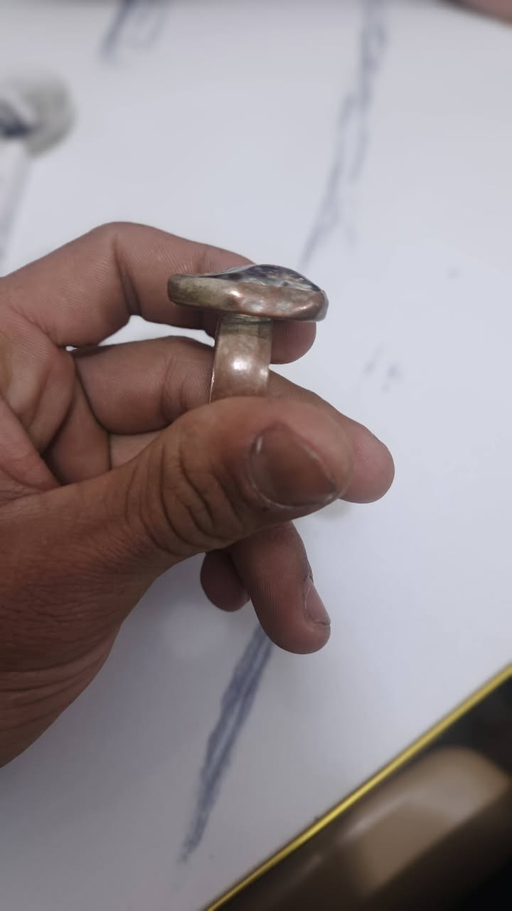 السلام عليكم هاذه الخاتم دهن ودبس
قديم كلش هاي صياغه اهلنه للبيع ***********بي واتساب
