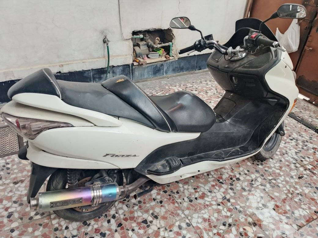 السلام عليكم دراجة فورزة  السعر 900 وبي مجال بسيط 
الرقم *********** العنوان بغداد البلديات شارع الغسل
