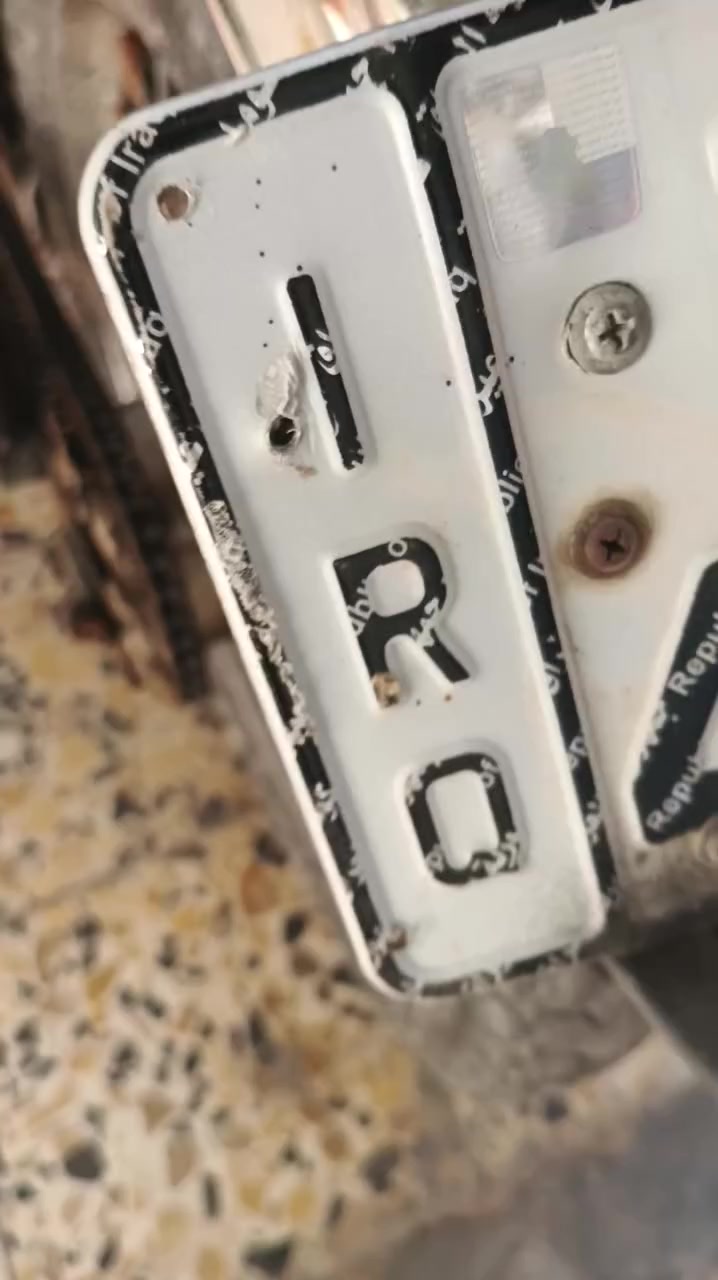 سلام عليكم ايراني رقم وسنويه للبيع تحويل ثاني يوم السعر مليون 400 بيه مجال حك الجيه واتساب فقط ***********
