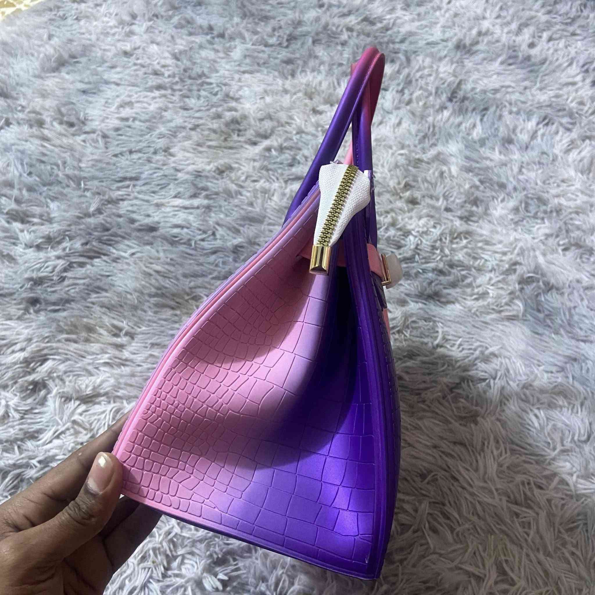 حقائب نسائي جديده للبيع .
مكاني بابل حلة طهمازيه ، عندي توصيل داخل الحله فقط .


**إذا كنت صاحب هذا الإعلان وتريد حذفه لأي سبب، رجاءا أرسل رسالة إلى الدعم الفني**