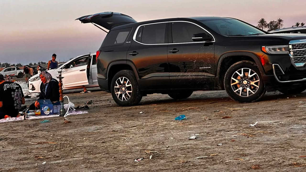 السلام عليكم 
كما موضح بالصوره 
GMC   اكاديا 

7راكب 
4 سلندر 
4ابواب بصمه 
تبريد قطعتين 
والسياره مضلله  بكتاب من المرور
السنويه باسمي 
والسعر 
 
    220
***********
