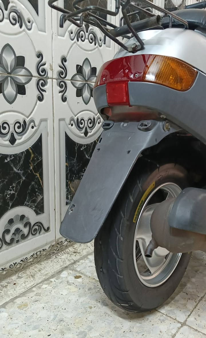 السلام عليكم دراجه بطه 60 
رمبه  كهربايات كله شغل 
كفرات بلاد تخم تايرات جدد 
السعر 650 وبيه مجال 
مكان مدينه الصدر 
الرقم ***********
واتساب
