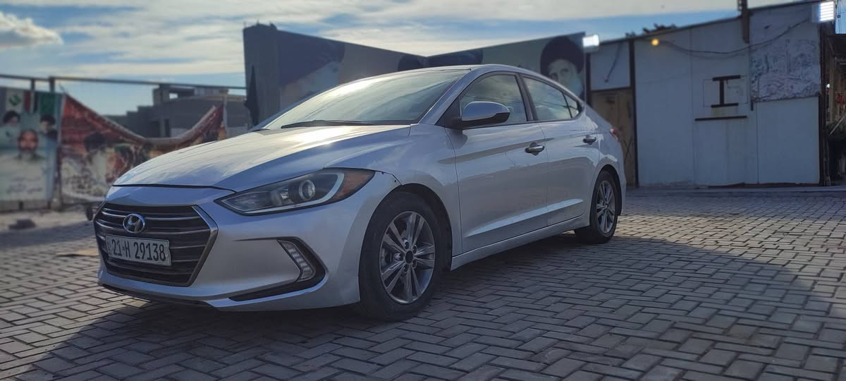 السلام عليكم
◀️هيونداي النترا موديل 2017 
◀️وارد أمريكي
◀️المحرك 2000 DOHC
◀️اللون رصاصي (سلفر) 
◀️الممشى 160 ميل  
◀️رقم سليمانية 21 جديد بسمي كبل احولك
◀️كير اوتوماتيك 
◀️بصمة أبواب تشغيل واطفاء مع دخول ذكي وفتح صندوق ذكي بدون لمس
◀️حساسات نقطة عمياء
◀️حساسات اطارات رقمي
◀️ويل كب اصلي مقاس 17
◀️شاشة أصلية كبيرة تدعم أندرويد اوتو وأبل كار
◀️سماعات أصلية بصوت نقي ومجسم مع دمام صوت في الصندوق مع داش كام 2 كاميرا + كاميرا صندوق أصلية للرجوع R 
◀️تدفئة وتبريد بحالة ممتازة 
◀️تدفئة مقاعد أمامية
◀️بطارية جديده  أصلية 
◀️ تخم تاير نظيف جدا  
◀️ سيارة بيها حالوب خفيف بالعراق 
◀️سيارة عليها ادامة وصيانة دورية متكاملة وكلشي بيها جاهز 
سيارة جناي اي نقص ما بيها 
بيها سونار راسلني وادزلك السونار

السعر المطلوب 12,000$ ( 120 ورقة ) 
بيها مجال  
مكان السيارة بغداد / الحسينية  
 الاتصال ***********
