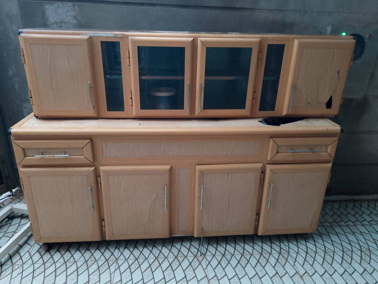 كاونتر البيع  السعر 180    رقم ***********
