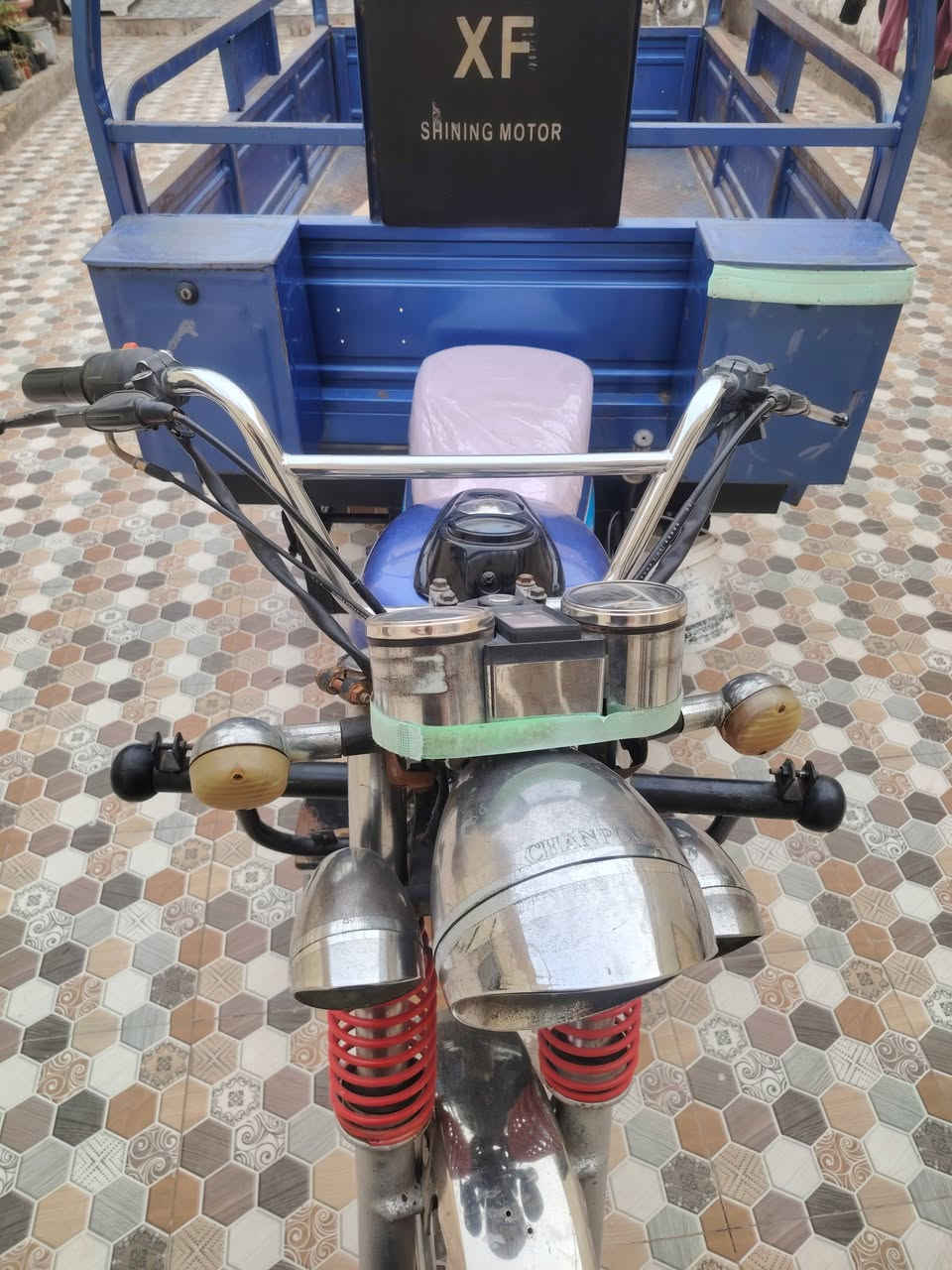 اسلام عليكم ستوته للبيع
موديل 20 رقم وسنويه تداور مباشر 
مكاني الدوانيه الحمزه الشرقي 
السعر 1700وبيها مجال 
***********
