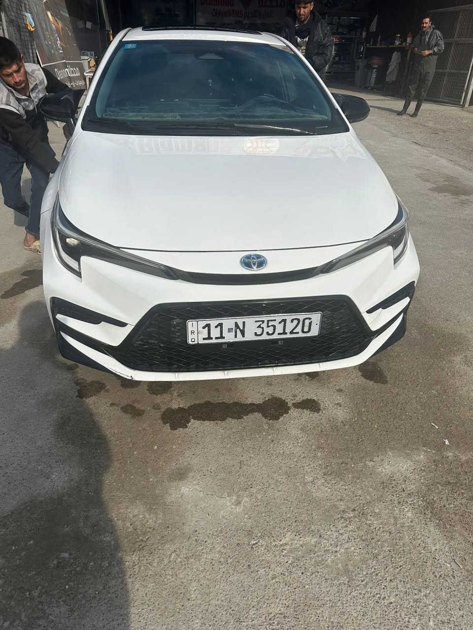 السلام عليكم للبيع فقط 

كورلا 2023 
فول مواصفات فئة (S) 
جلد 
بصمه
دخول ذكي 
رادارات 
كشن كهرباء
و باقي المواصفات المعروفه للفول و السياره عليه عازل حراري الامريكي و عازل صوت 
السياره بيه قطعه صبغ وحده فقط ( باب الصدر ) السيارة نضيفة حيل و جديده و استخدام شخصي و ع ايد وحده لان اخذته زيرو و احلى من الصور 

السعر 21 مليون و بيه مجال بسيط 
للتواصل  ***********
