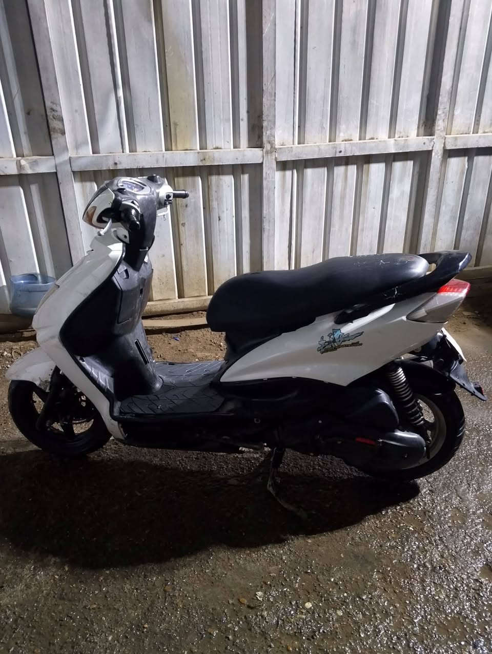 سلام عليكم
Yamaha skins 
سكنس نثيه 140رمبه صار شهر ونص من نزلته رمبه 
دراجه بلاديه خرسه سلف هنظر كلشي شغال التشغيله الصبح نص نكره 
ملاحضه اراوس حسب القناعه 
اي نقص ماكو السعر 600
العنوان بغداد الاعظميه 
للتواصل وتساب ***********
