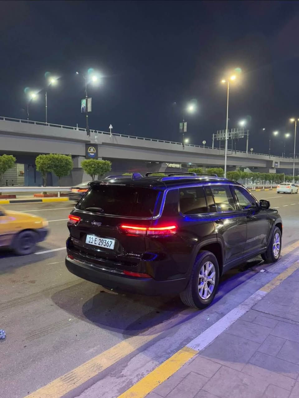 🚗 للبيع – فرصة مميزة 🚗  

جيب كراند شيروكي لمتد L (7 ركاب) VIP موديل 2022  
وارد أمريكي – فول مواصفات عدا الفتحة – محرك 6 سلندر  

🔧 الحالة:  
- حادثها ربع جاملغ وبنيد  وتم تصليحها  بدبي بإشرافي الشخصي  
- البنيد مبدل وكالة بدون صبغ  
- الجاملغ مصبوغ فقط  ربعه
- إيرباق ستيرن ودشبورد راجع سستم كامل  
- 
- بدون أي ضرب شاصي أو لغد – الفحص  بأي مكان  

📸 صور التصليح متوفرة  بالمنشور 

📊 المواصفات:  
- ممشى: 55 ألف كيلومتر (مو ميل)  
- رقم بغداد (اللوحات الجديدة) باسمي  
- كشنات جلد منفصلة (تدفئة + تبريد)  
- رادار أمامي + حساسات أمامية وخلفية  
- نظام صوتي Harman Kardon  
- شاشة كبيرة   
- تبريد ثلاث قطع   
- مكينة وكير مكفولين  
- تايرات جديدة – ما تحتاج أي صرف  

💰 السعر: 295 ورقة (قابل للتفاوض البسيط)  

📍 الموقع: بغداد – الحرية  
📞 التواصل: واتساب فقط ***********  

سيارة نظيفة جداً وجاهزة للاستخدام بدون أي نقص بغداد, العراق
