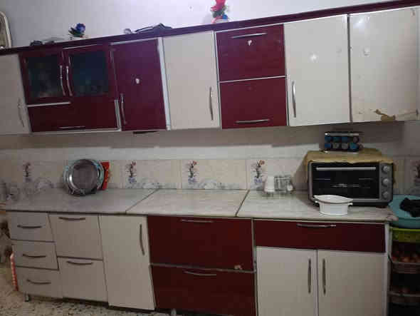 كاونتر السنك متر ونص + القطعه الفوق  ولقطعه الثانيه 3 متر + الفوق       . 300. الف 
***********
بغداد حي لبتول
