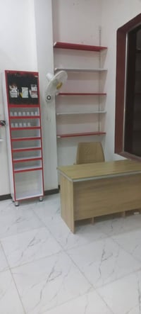 ميز • كرسي دوار • ديوانية الإسكان