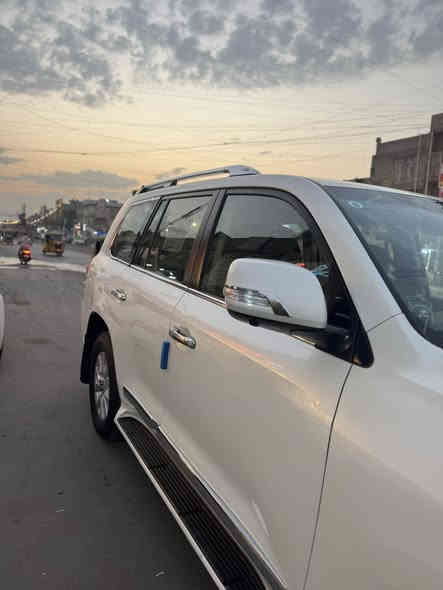 لاندكروز 
سلام عليكم 

لاندكروز موديل 2016 محرك 6 فطيميه 

رقم اتصل  ***********
