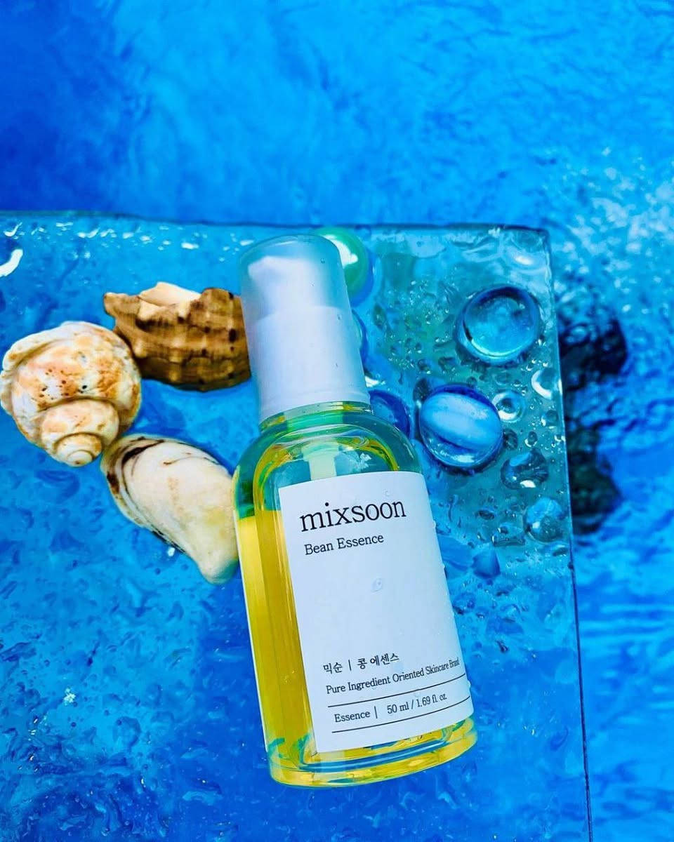 ✨ Mixsoon Bean Essence – 50ml 
سيروم ميكسون 𐙚⋆🩰⋆🦢
ترطيب عميق + نضارة فـورية ✨
يقلل التجاعيد ويعطي إشراقة طبيعية
✔ مناسب لكل أنواع البشرة (خصوصاً الباهتة)
✔ يُستخدم صباحاً ومساءً قبل السيروم أو المرطب
💧 مكوناته : مستخلص الفاصوليا: ترطيب وتغذيةهيالورونيك يحافظ على الرطوبة ويقلل الخطوط. 
﹏﹏﹏﹏﹏﹏˚ 𓇼𓈒𓏸🎅🏻⋆⭒˚♥𓇼


**إذا كنت صاحب هذا الإعلان وتريد حذفه لأي سبب، رجاءا أرسل رسالة إلى الدعم الفني**