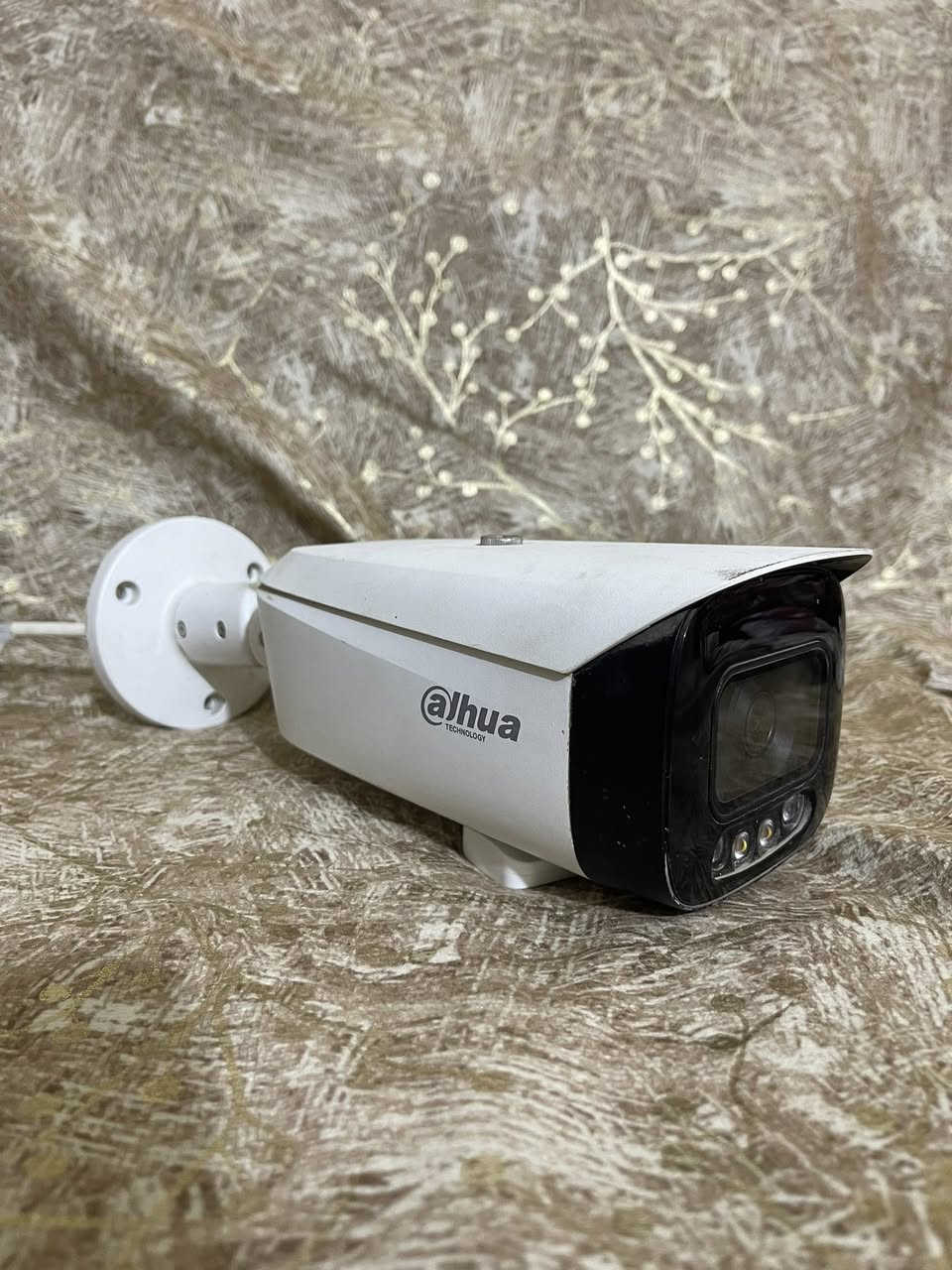 السلام عليكم كامره داهوا ip ميكا 8 فدرالي مستخدمه شهر فقط صوره وصوت ومايك ولد فدرالي وز كلر السعر 180 الف وتساب ***********
