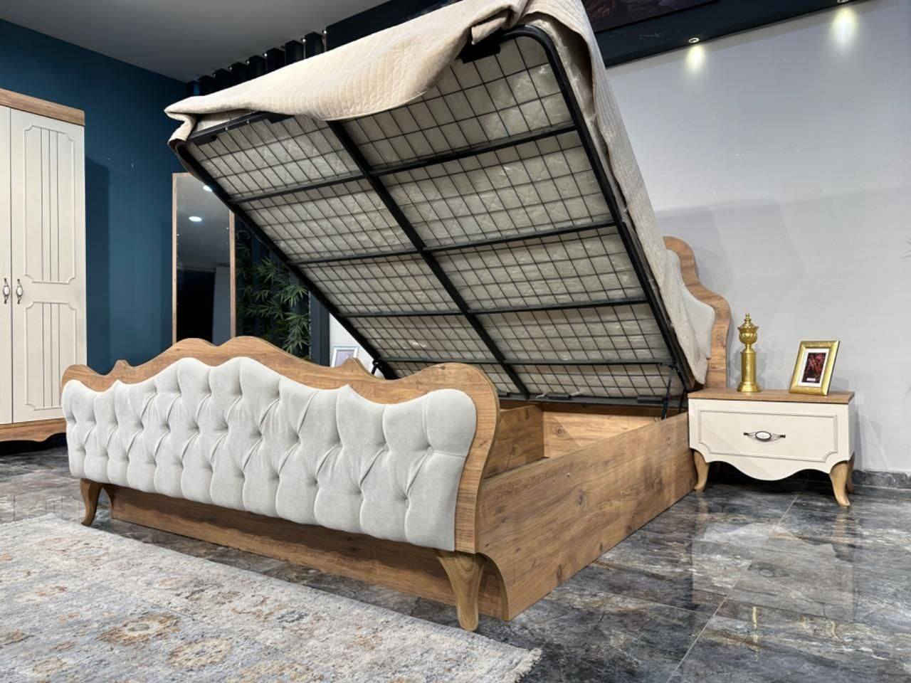 تم بعون الله وصول موديل🔻 * هوليا برو 😎 كريمي  و جوزي * 🔻
*10قطع   * اصلي 
⚫️كنتور 270 سم ارتفاع 240 سم مع تاج وداخل كنتور 55سم 
 
🔴ميز تواليت نفس الصورة قياس عرض 125 سم وارتفاع 195 سم 
⚫️كومدي عدد 2 قياس 📏 عرض 60 وطول 45 سم 
🔴سرير نفرين180سم*200سم ارتفاع سرير 145 سم …سرير مخزن دبل هايدروليك 
⚫️درور مجرات
🔴مرايه قيافه 
⚫️طابوريه
🔴شازلون تاج عالي ارتفاع تاج عالي 150 سم
🟣ملحق الكنتور قياس 📐 عرض 90 سم و ارتفاع 240 سم وداخل الملحق 55 سم 
السعر بالدينار مليون 800
 ⚠️ برغي حديد 💪ظهر بلوك 
تركي 100‎%‎🇹🇷 مصنع 🏭 دافنس الاصلي 
لتاكيد قياس كنتور 370 سم ارتفاع 240 عمق 55 اصلي 👍

يوجد توصيل جميع المحافظات للحجز 
*********** واتس اب
