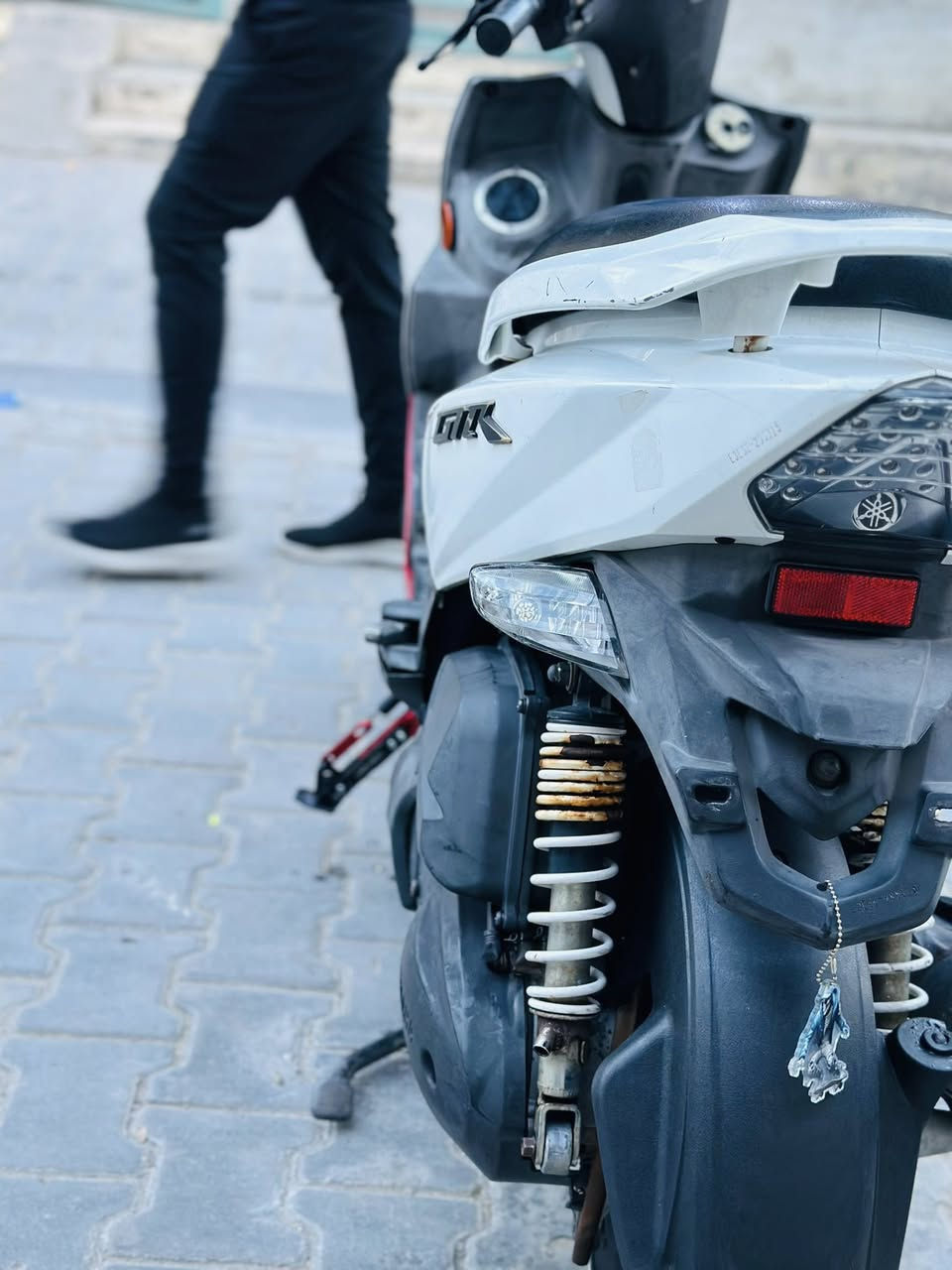 السلام عليكم شباب دراجة ثعلب جي تي آر مكفولة كفالة عامة وبيها تزويد بالصور وبيها تج خافي رياضي موجود بصور صار لها ٣اشهر نازلة من الرنبة نازلة على أيدي السعر مليون 350￼وبيها مجال المكان بغداد الكرخ رقم الهاتف ***********وبي واتساب ￼
