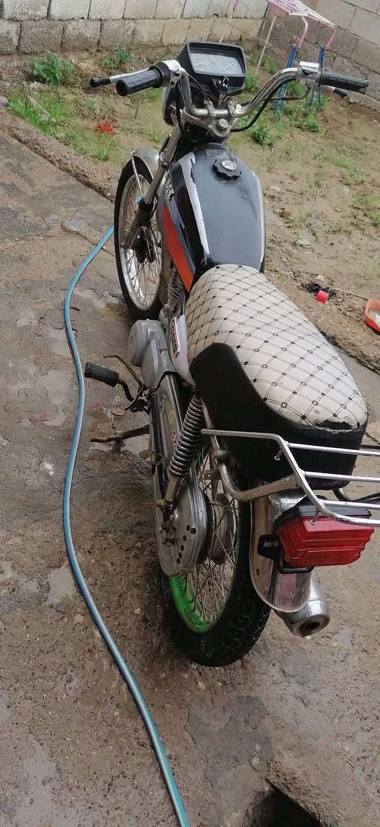 اربعة كير موديل ١٤ محرك موديل ١٩ دراجة نضيفة  مابيها اي نقص كهربائيات كلها شغالة اوراق اصولي  مراوس بستوتة حتلو كلك او بيع


**إذا كنت صاحب هذا الإعلان وتريد حذفه لأي سبب، رجاءا أرسل رسالة إلى الدعم الفني**