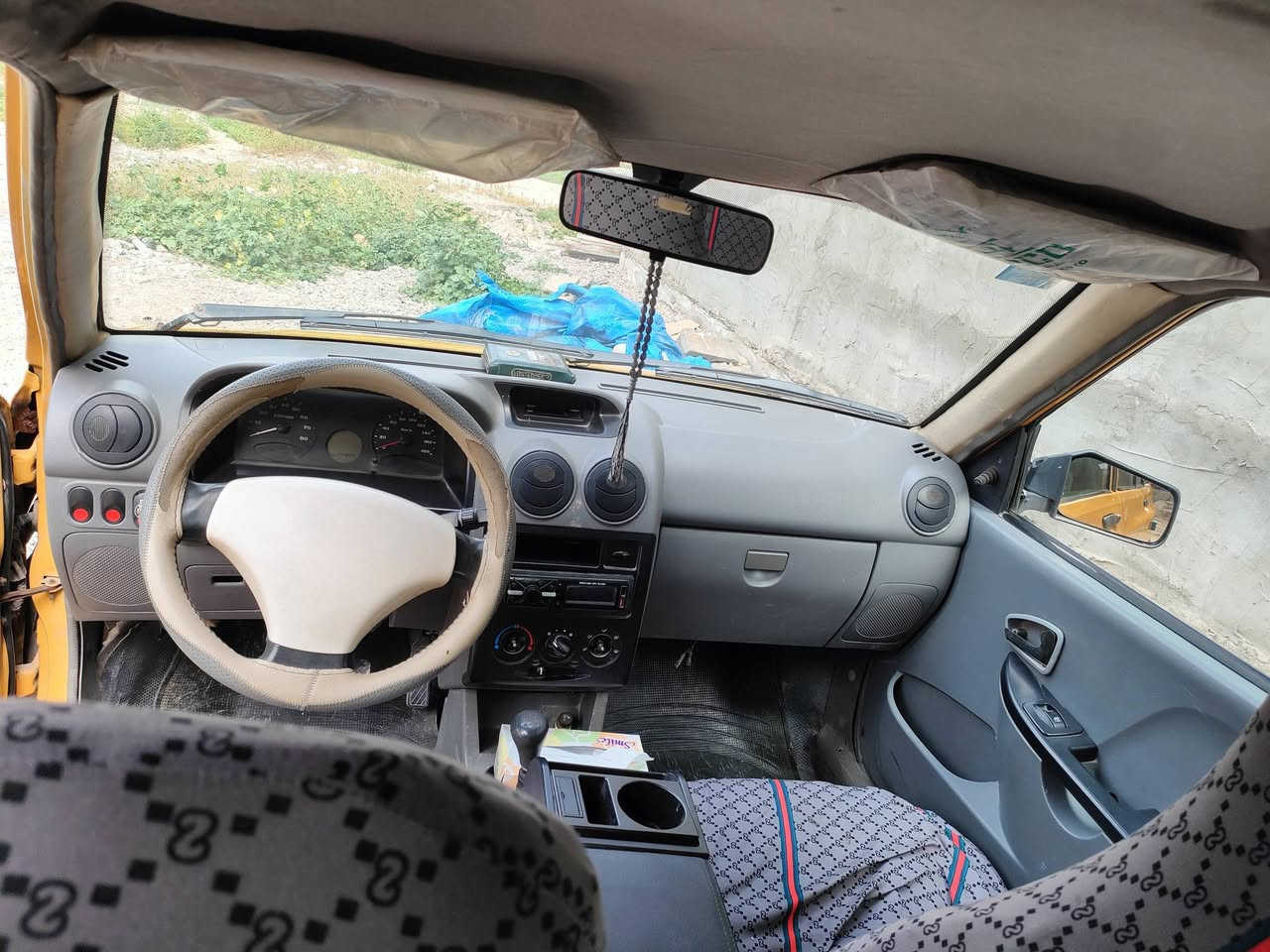 سلام عليكم سايبه مديل 2013 سيارة كامله 
اي نقص مابيها السعر 25 وبيها مجال
***********
