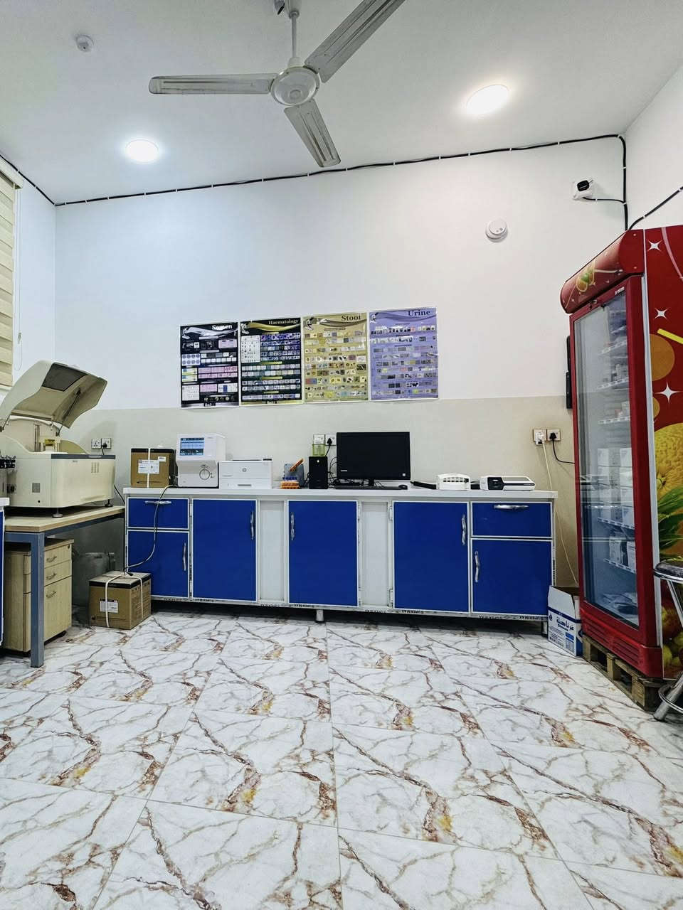 السلام عليكم أحبّتنا…
مختبر آلبدير الرئيسي 
ويا قرب شهر رمضان، هواي ناس تسأل:
هل جسمي مهيأ للصيام لو لا؟

الصيام عبادة عظيمة، بس قبل لا نبلش بيه لازم نطمن على صحتنا، لأن مو كل جسم يتحمل الصيام بنفس الطريقة.

لهذا السبب، أكو مجموعة تحاليل أساسية ننصح بيها كل شخص قبل رمضان، حتى نعرف شنو وضع الجسم ونتجنب التعب أو المشاكل أثناء الصيام.

1- تحليل الدم الكامل CBC اللي يضم 20 تحليل ، هذا يكشف فقر الدم والالتهابات، لأن فقر الدم ممكن يسبب دوخة وتعب بالصيام.

2- تحليل السكر التراكمي، حتى نعرف هل السكر طبيعي أو يحتاج تنظيم قبل الصيام.

3- تحاليل وظائف الكلى، مثل اليوريا والكرياتينين والادرار و الاملاح وهاي مهمة جداً، خصوصاً للناس اللي يعانون من مشاكل بالكلى، لأن الجفاف بالصيام ممكن يأثر عليهم.

4- تحليل الدهون الشامل خمسة انواع  (Tg, Chol,Hdl,Ldl,vldl )
سوينه تخفيض بمناسبة شهر رمضان
سعر هذه التحاليل فقط 27 الف فقط 
علماً ان السعر السابق 50

تذكروا…
الصيام صحة، بس الصحة مسؤولية.
وتحليل بسيط اليوم، ممكن يجنّبك تعب ومضاعفات طول شهر رمضان.

إحنا بالمختبر جاهزين نستقبلكم، ونقدملكم الإرشاد الصحيح حتى تصومون وأنتم مطمئنين.

رمضان كريم مقدماً، وصيام مقبول إن شاء الله 🌙

المختبر مجاز ومعتمد من قبل وزارة الصحة 
المختبر مجهز بأحدث الاجهزة المختبرية من شركات عالمية

العنوان / قضاء آل بدير -مجمع أهلنا الطبي - قرب سيد جعفر
للاستفسار اكثر 
هاتف ***********
واتساب ***********
